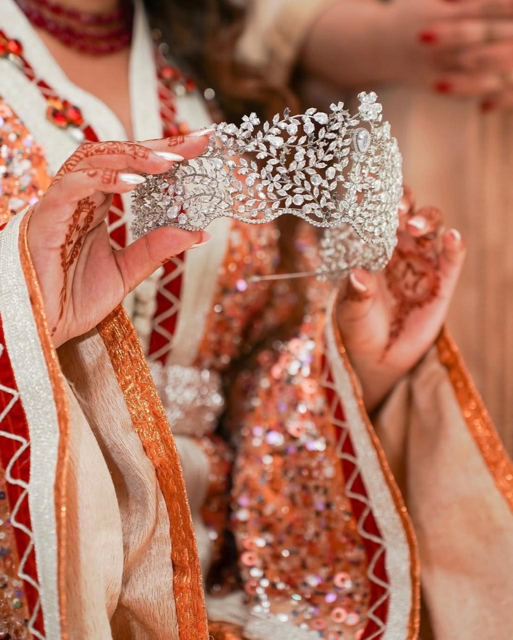Couronne de mariée et henné traditionnel